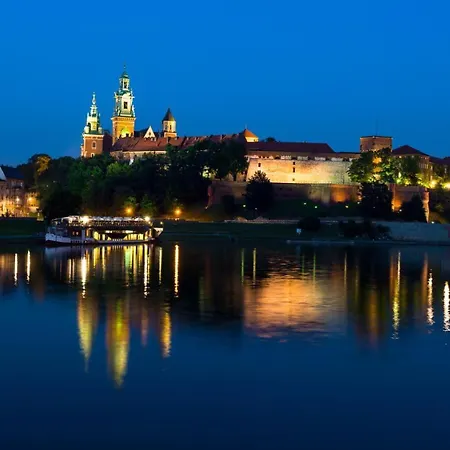 Leo Main Square Hotel 4*