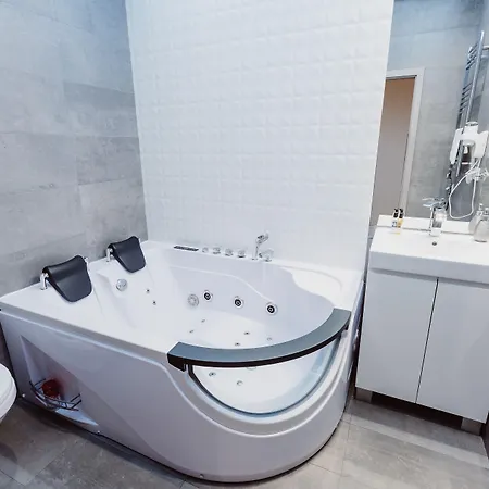 Hotel Leo Main Square 4*