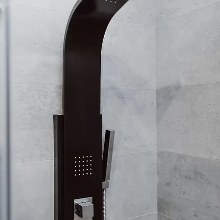 Leo Main Square 酒店 4*